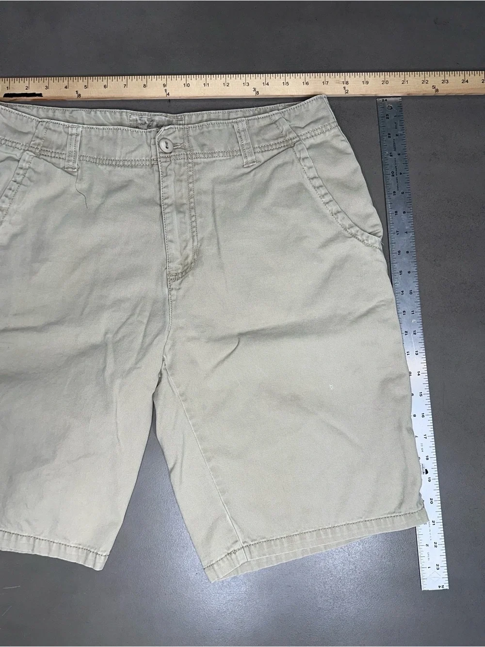 Plugg Flat Front Khaki Men’s Shorts Size 34